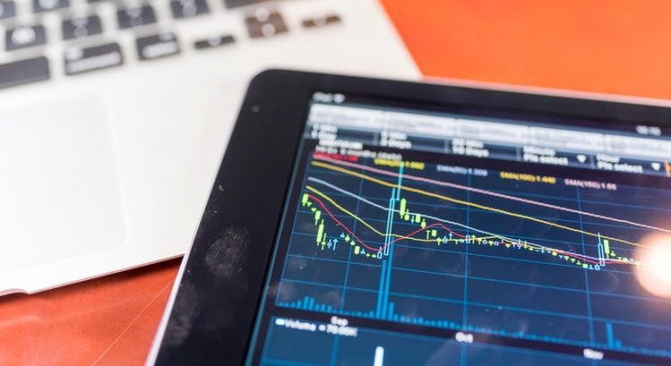 close-up-laptop-table_1048944-20590921